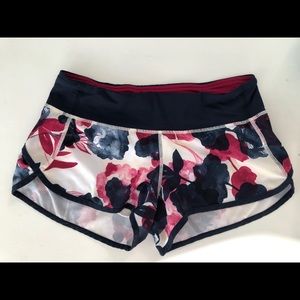 Lululemon speed running short ghost inky floral 4